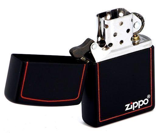 Зажигалка ZIPPO Classic с покрытием Black Matte, латунь/сталь, чёрная с фирменным логотипом и красной окантовкой, матовая, 36x12x56 мм